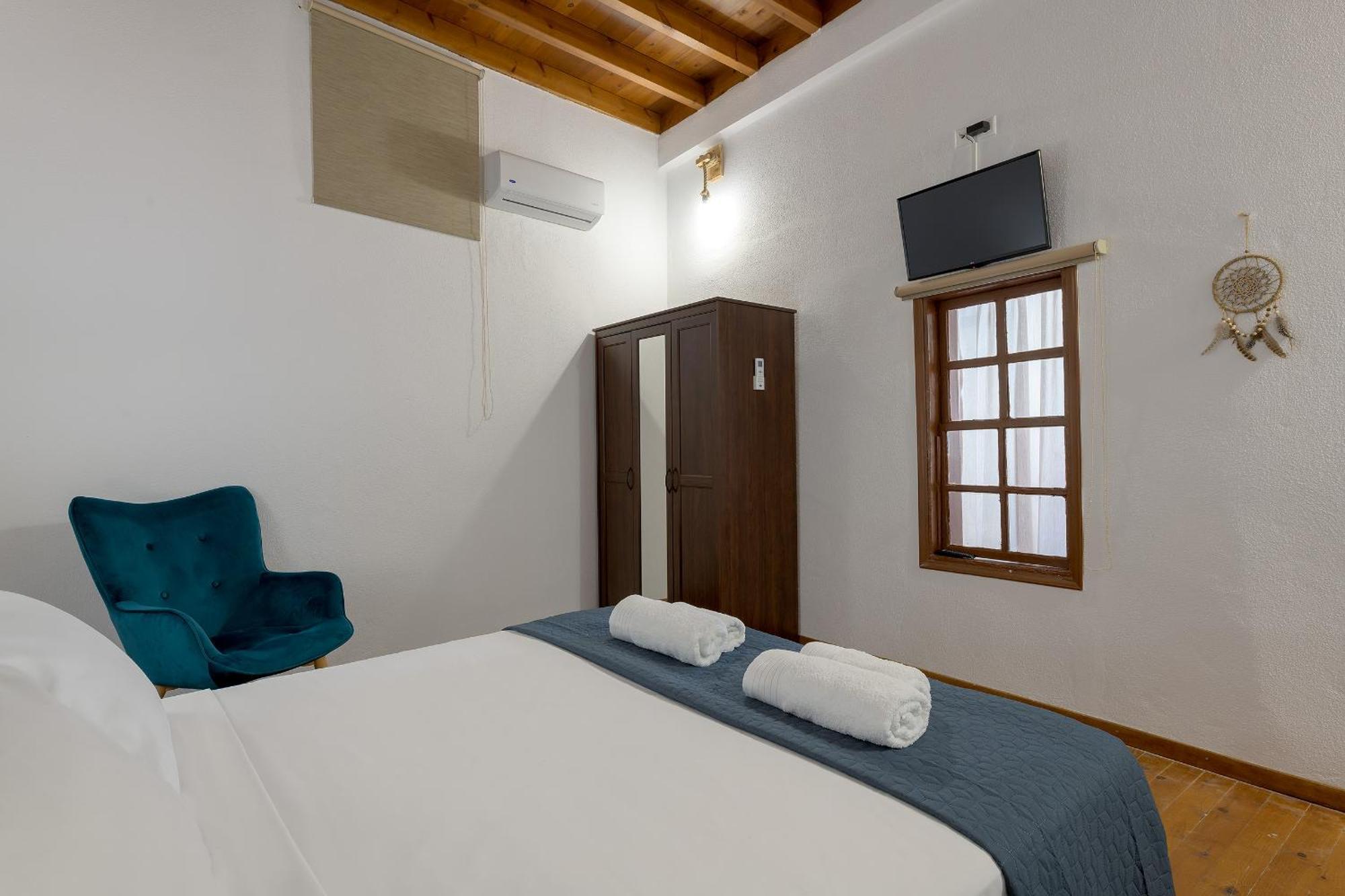 Rustic Self-Inn Rhodes City Bagian luar foto