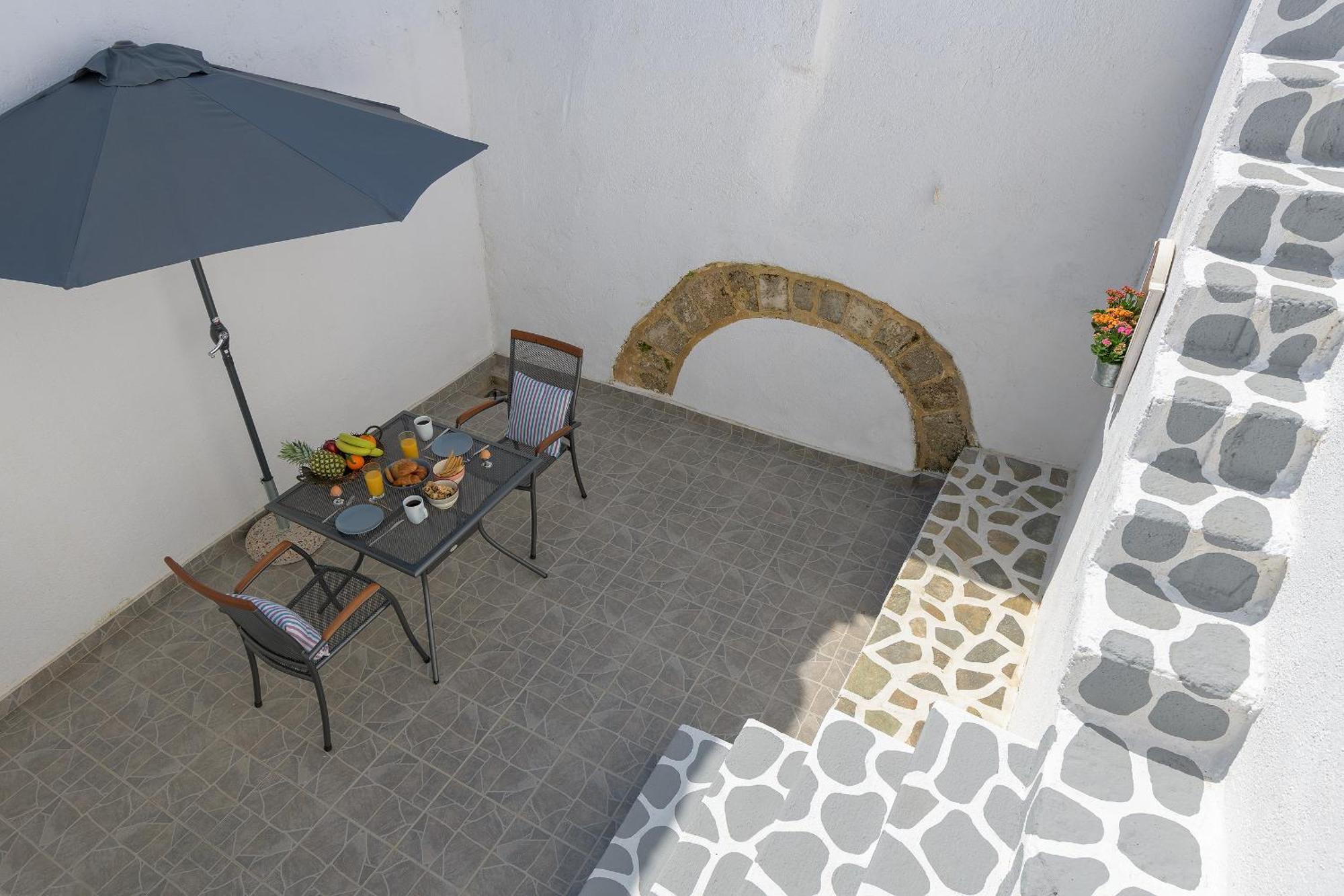 Rustic Self-Inn Rhodes City Bagian luar foto
