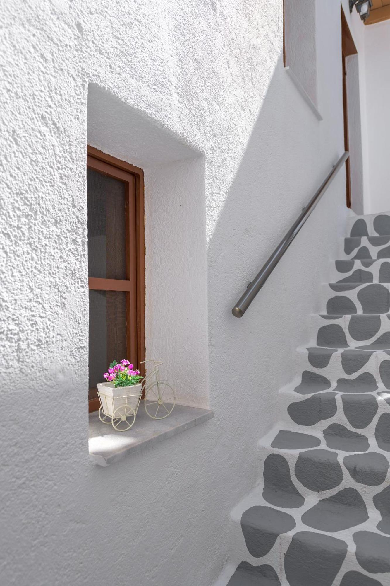 Rustic Self-Inn Rhodes City Bagian luar foto