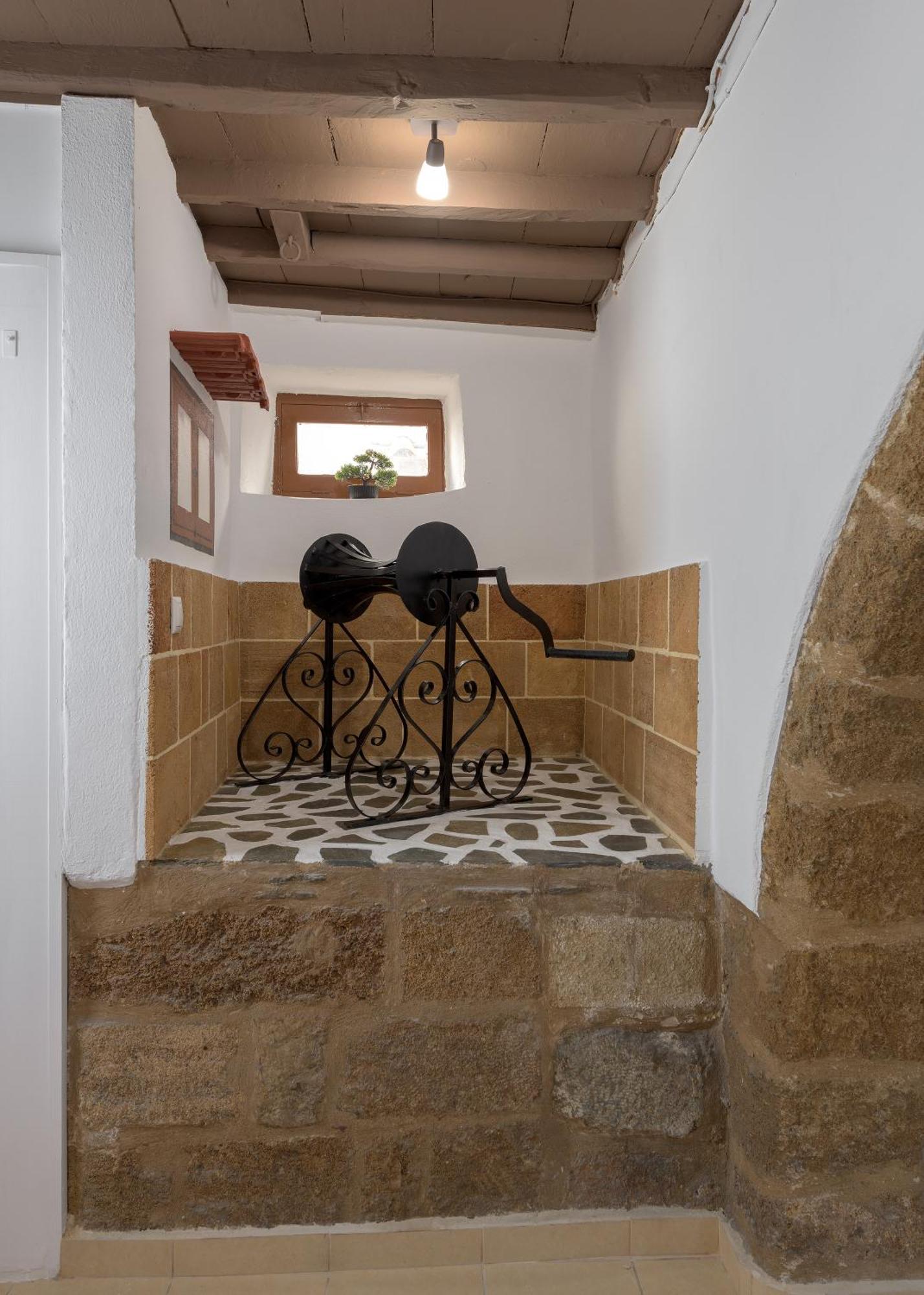 Rustic Self-Inn Rhodes City Bagian luar foto
