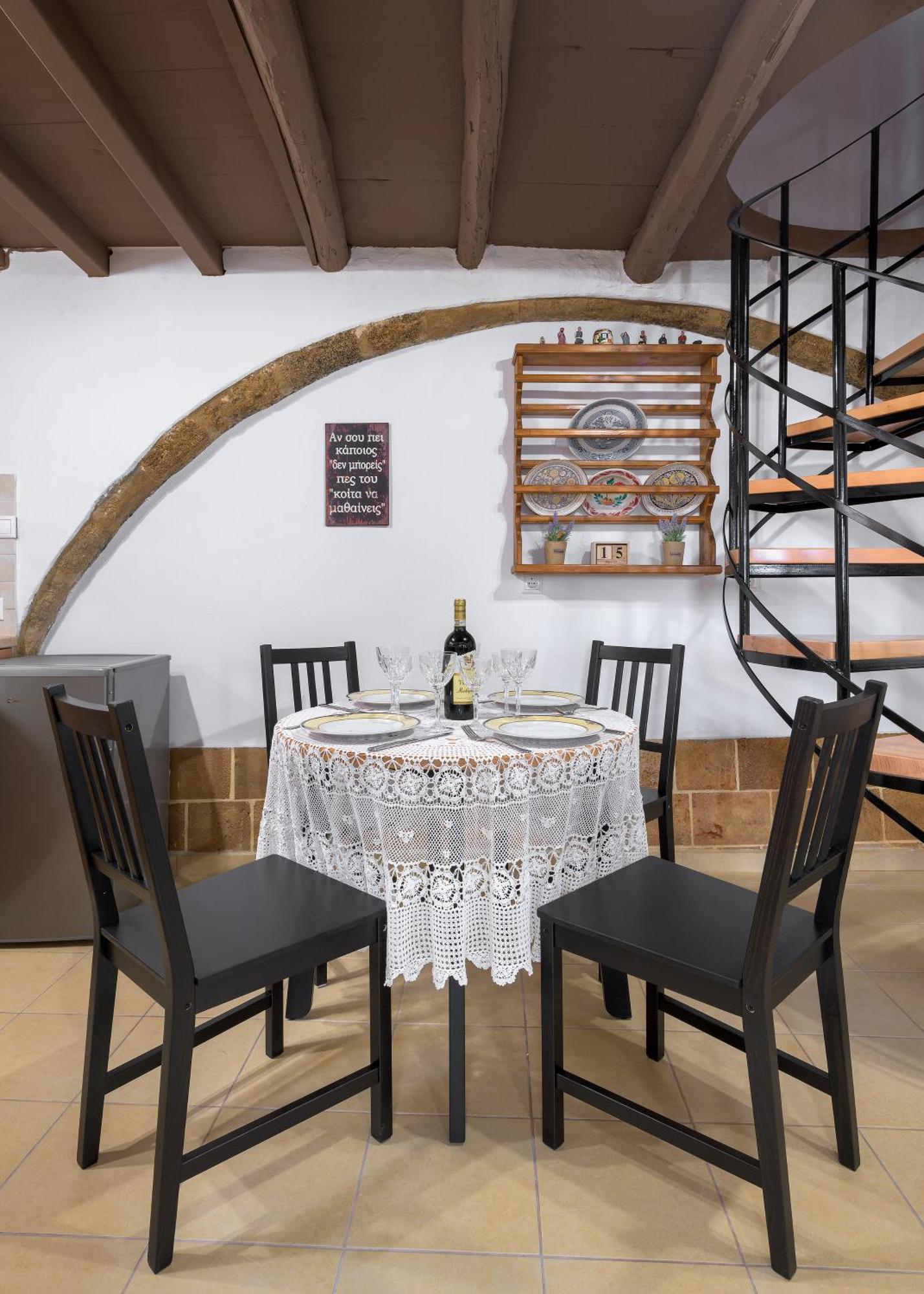 Rustic Self-Inn Rhodes City Bagian luar foto